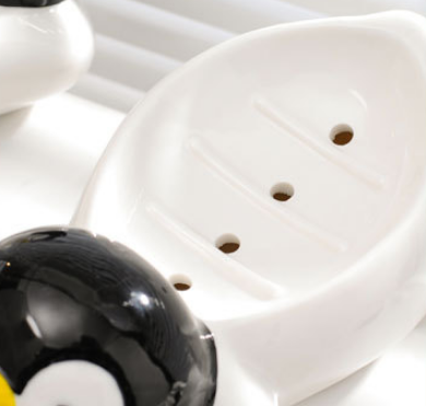 2 PCS Cute Penguin Ceramics Heart Self Draining Soap Dish Soap Holder
