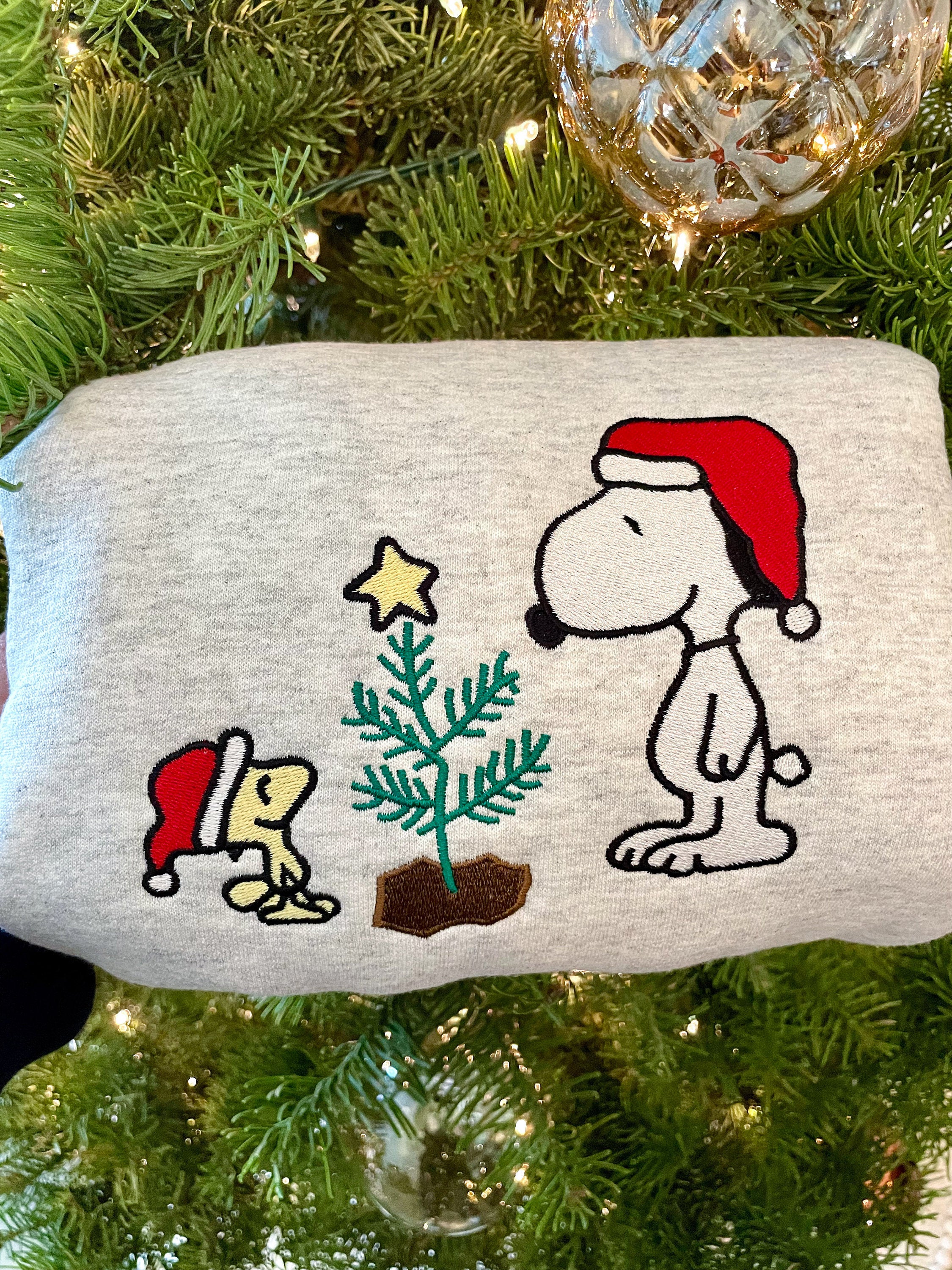 Cartoon Embroidered Sweatshirt Snoopy and Woodstock Charlie Brown Peanuts Christmas Crewneck