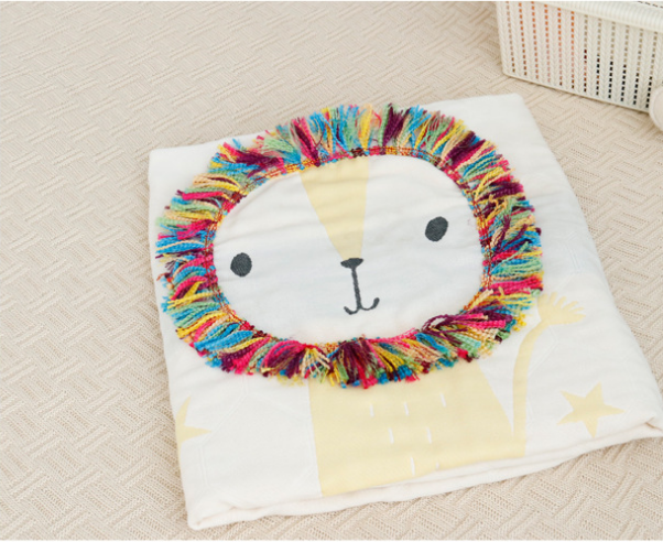 Comfortable Cusy Cute Lion Pattern Bathrobe Baby Towels