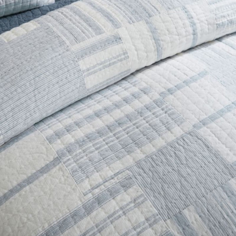 Light blue Striped Quilt Set