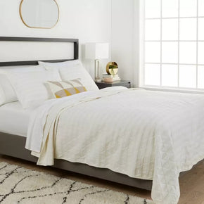 Ice Cream White Triangle Stitched Jersey Quilt Set