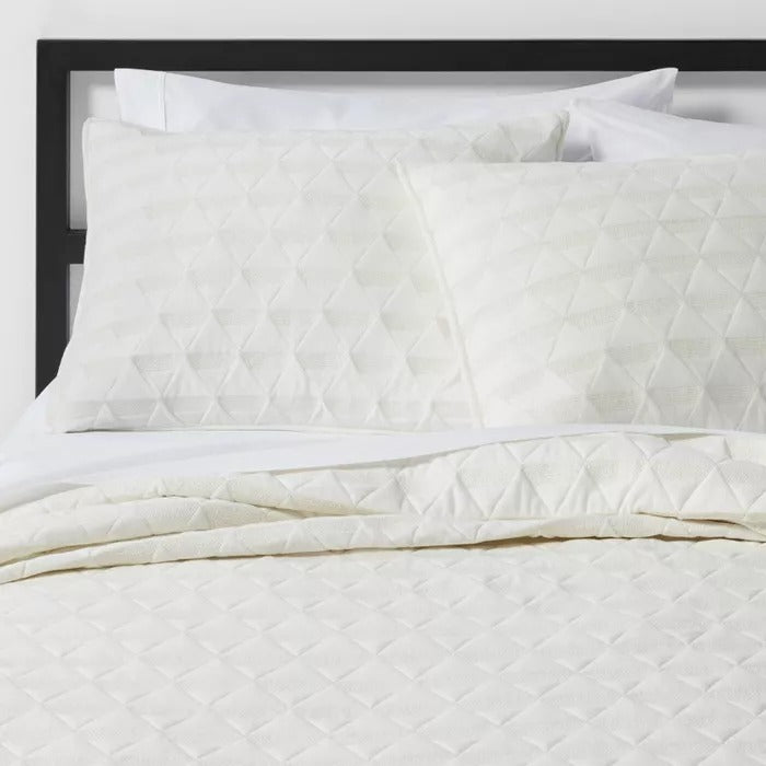 Ice Cream White Triangle Stitched Jersey Quilt Set