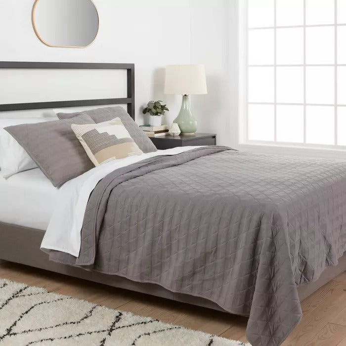 Gray Triangle Stitched Jersey Quilt Set