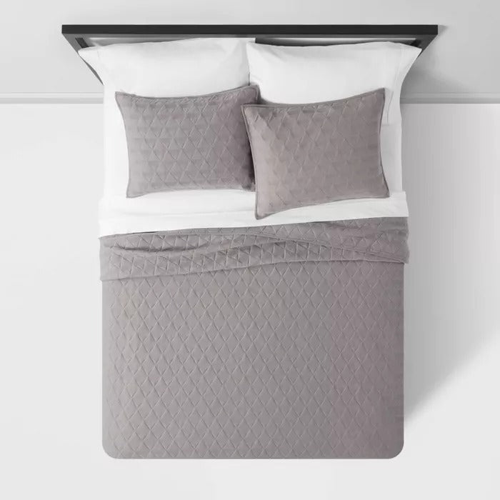 Gray Triangle Stitched Jersey Quilt Set