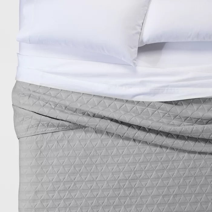 Gray Triangle Stitched Jersey Quilt Set
