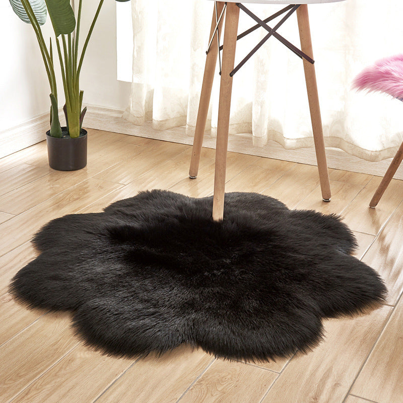 Black Modern Plush Flower Shaped Irregular Shaped Area Faux Sheepskin Fur Super Soft Shaggy Bedside Rugs For the Bedroom Living Room Hall