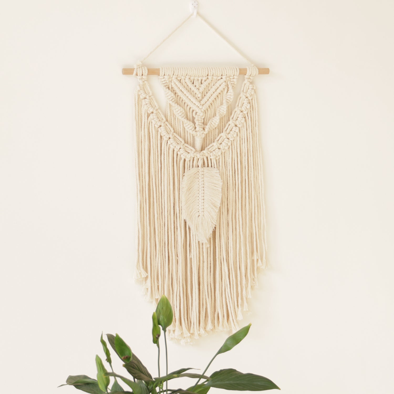 Exquisite Handmade Beige Leaf Ornament Cotton Hanging Rugs Tapestry With Tassel Handwoven For Bedroom Living Room Hall Wall Decor Art Tapestries