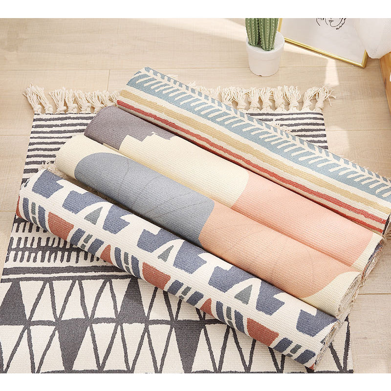 Decorative Moroccan Cotton Area Rug Hand Woven Rug Entryway Bedside Runner Thin Floor Mat Carpet with Tassel