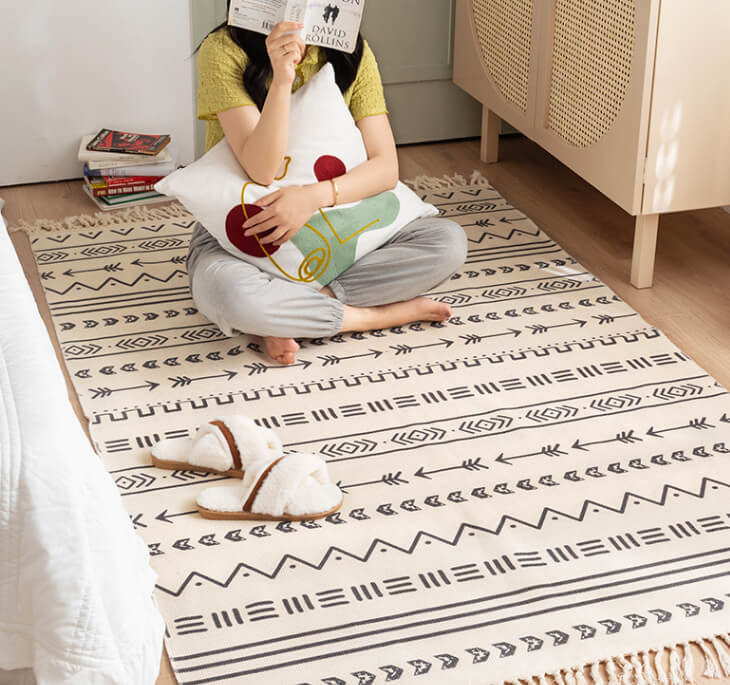 Simple Black Geometric Lines Pattern Cotton Area Rug with Tassel Hand Woven Floor Carpet Rug for Bedroom Living Room