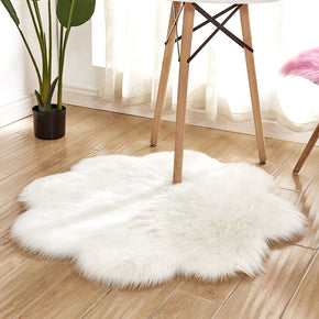 Flower Shaped Irregular Shaped Super Soft White Faux Sheepskin Fur Area Rugs Shaggy Plush Bedside Rugs For the Bedroom Living Room Hall